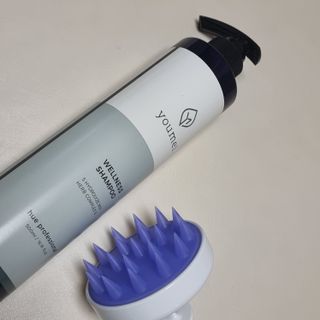 유메이 웰니스 샴푸 + 유메이 스칼프 브러쉬 — 4점을 준 리뷰어가 2022년 1월 올린 사용 사진