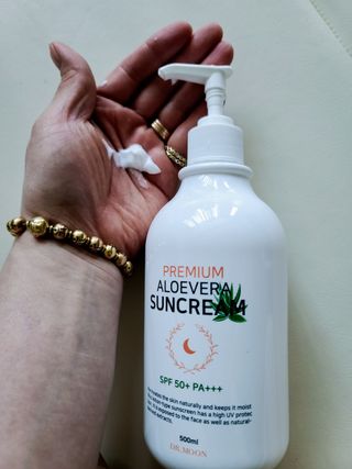 [닥터문] 프리미엄 알로에베라 선크림 500ml — 5점을 준 리뷰어가 2022년 6월 올린 사용 사진