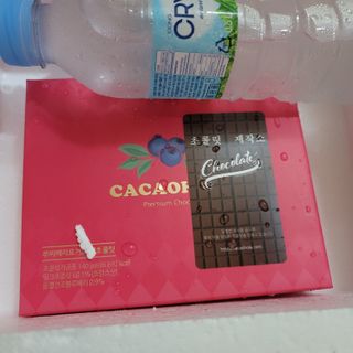 카카오 본연의 색을 간직하고있는 루비초콜릿과 블루베리의 만남, 카카올라 루비베리요거트생초콜릿 — 5점을 준 리뷰어가 2021년 10월 올린 사용 사진