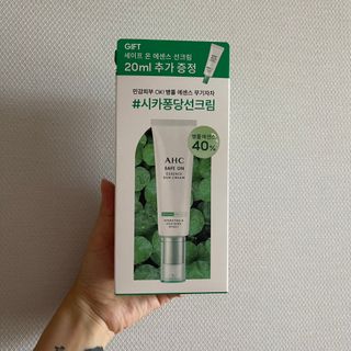 [AHC] 세이프온 에센스 선크림 올리브영 스페셜 증정 기획세트 — 5점을 준 리뷰어가 2022년 6월 올린 사용 사진
