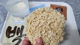 [풀무원] 자연은맛있다 정면, 백면, 홍면  세트 — 5점을 준 리뷰어가 2021년 4월 올린 사용 사진