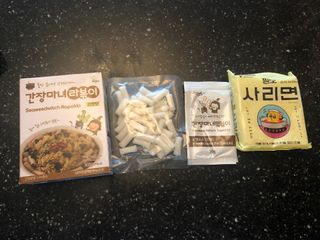 더밥  고추마녀 라볶이 +  나이스미 무설탕 현미후레이크 — 5점을 준 리뷰어가 2021년 10월 올린 사용 사진