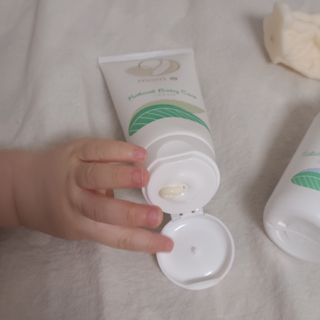 mom e 맘이 내추럴 베이비 케어 크림+바디오일 — 4점을 준 리뷰어가 2021년 1월 올린 사용 사진