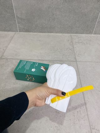 코보콩 에어슈즈 강아지 일회용 신발 소용량 패키지 20매 초경량  미끄럼방지 실내외 겸용 — 4점을 준 리뷰어가 2022년 2월 올린 사용 사진