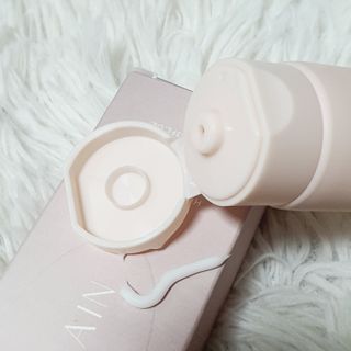 [휴랑] 오미자 2,000알로 피부 생기를 채워주는 밸런싱 크림 — 5점을 준 리뷰어가 2021년 11월 올린 사용 사진