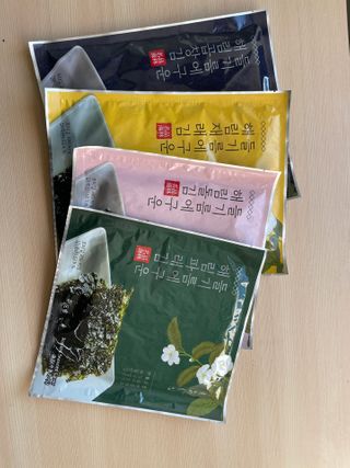 [해림맛김] 들기름에 구운 바삭바삭 김 4종 세트 + 1종 랜덤발송 총5개입 — 5점을 준 리뷰어가 2021년 2월 올린 사용 사진