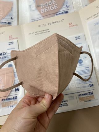 애니가드 셋업메베마스크 (대형 4컬러 + 중형 4컬러) — 4점을 준 리뷰어가 2022년 4월 올린 사용 사진