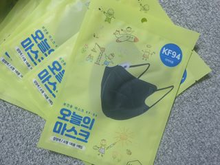 [심폐소생소] 오늘의마스크 KF94 소형 초등학생 어린이 마스크 — 5점을 준 리뷰어가 2021년 12월 올린 사용 사진