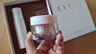 프리마인 바르기만 하면 철벽 스킨케어+24시간 마스크팩 효과. 셀라브 리제너레이팅 시스템 부스터+크림 세트 — 5점을 준 리뷰어가 2023년 5월 올린 사용 사진