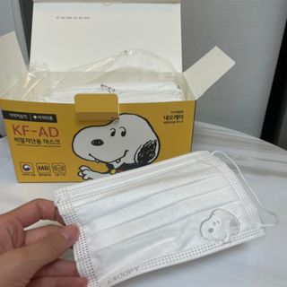 JHWORLD 스누피 마스크 정품 스누피 KF-AD 국내 비말차단 아동용 성인용 일회용 덴탈마스크 50매 — 5점을 준 리뷰어가 2021년 8월 올린 사용 사진