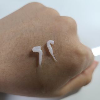 멈칫(MUMCHIT) 넥퍼퓸 NECKPERFUME 2가지 향 — 4점을 준 리뷰어가 2021년 11월 올린 사용 사진