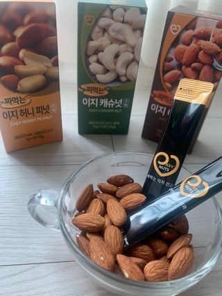 짜먹는 이지견과 짜먹는 이지아몬드, 짜먹는 이지허니피넛, 짜먹는 이지캐슈넛 각 10g X  10포 — 5점을 준 리뷰어가 2021년 2월 올린 사용 사진