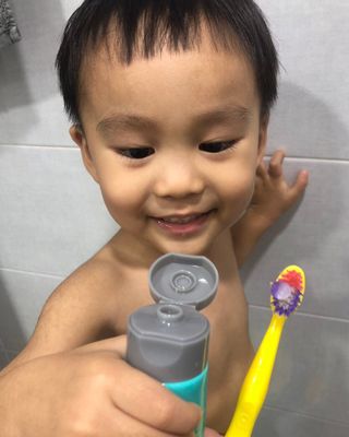 치과에서 쓰는 치약 _ 라벨제로 저불소 꼬마, 키즈, 유아, 베이비, 주니어 안전한 어린이치약 — 5점을 준 리뷰어가 2022년 11월 올린 사용 사진