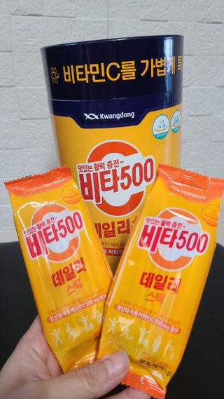광동생활건강 [광동] 제니비타민C 비타500데일리스틱 180포+제니등신대+제니스티커 — 5점을 준 리뷰어가 2021년 12월 올린 사용 사진