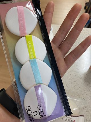 [툴앤썸] 메이크업 브러시로 바르고 호빵 스펀지로 클렌징하는 A-Z 뷰티툴 5종 — 5점을 준 리뷰어가 2021년 2월 올린 사용 사진