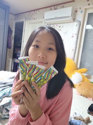 (주) 피치코리아 레인보우 롤팝젤리 후르츠믹스x10개입 — 5점을 준 리뷰어가 2023년 11월 올린 사용 사진