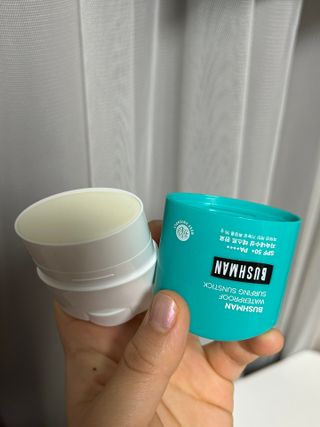 부쉬맨 워터프루프 서핑 선스틱 16g SPF50+ PA++++ — 4.5점을 준 리뷰어가 2023년 4월 올린 사용 사진