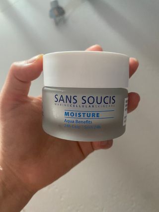 산수시 아쿠아 베네핏 24h 수부지 물광 속건조 수분크림 50ml — 5점을 준 리뷰어가 2021년 7월 올린 사용 사진