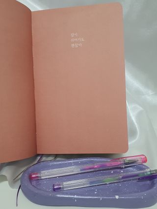 리훈 2023년 하고싶은말 다이어리 만년형(세로/가로) — 5점을 준 리뷰어가 2022년 11월 올린 사용 사진
