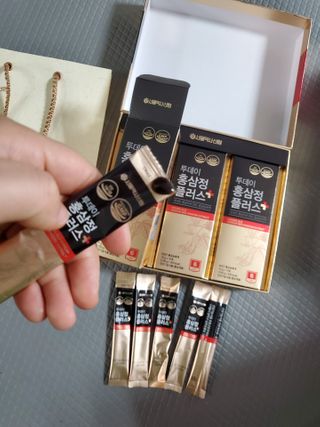 서울약사신협_투데이홍삼정플러스스틱_10g x 30포 — 5점을 준 리뷰어가 2021년 2월 올린 사용 사진