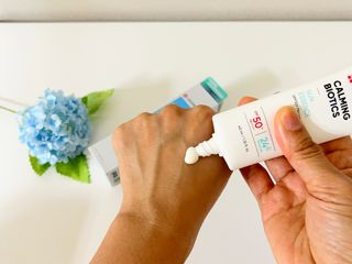 리더스코스메틱 리더스 카밍 바이오틱스 선 에센스 SPF 50+ PA++++ — 5점을 준 리뷰어가 2022년 6월 올린 사용 사진