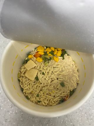NISSIN 닛신 컵누들  4종 - 씨푸드오리지날, 씨푸드 스파이시, 씨푸드 커리, 씨푸드 XO소스 — 4.5점을 준 리뷰어가 2022년 11월 올린 사용 사진