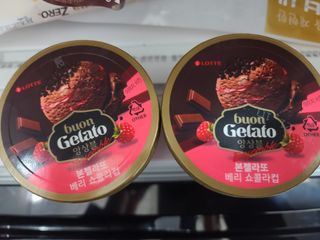 롯데제과 본젤라또 비스킷&바닐라카라멜바, 본젤라또 베리쇼콜라컵 — 5점을 준 리뷰어가 2021년 11월 올린 사용 사진