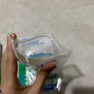 [큐어반H 커팅] 간편하게 떼서 쓰는 자외선차단 습윤밴드 (1팩/30매입) — 5점을 준 리뷰어가 2022년 12월 올린 사용 사진