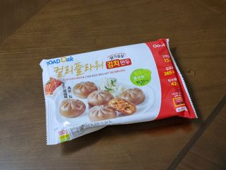 로드몰 [굽네] 컬리플라워 닭가슴살 만두 2종 6팩 — 5점을 준 리뷰어가 2021년 9월 올린 사용 사진