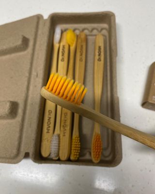 [닥터노아] 마루 대나무 칫솔 콤팩트 & 고체 치약 — 2점을 준 리뷰어가 2022년 7월 올린 사용 사진