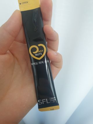 짜먹는 이지견과 짜먹는 이지아몬드, 짜먹는 이지허니피넛, 짜먹는 이지캐슈넛 각 10g X  10포 — 5점을 준 리뷰어가 2021년 2월 올린 사용 사진