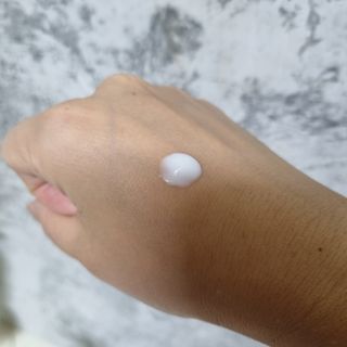 줄라이 모닝 _ JULY MORNING 줄라이모닝 하이드레이팅 퍼퓸드 바디앤핸드 에멀젼 — 5점을 준 리뷰어가 2021년 10월 올린 사용 사진