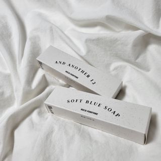 멈칫(MUMCHIT) 넥퍼퓸 NECKPERFUME 2가지 향 — 5점을 준 리뷰어가 2021년 12월 올린 사용 사진