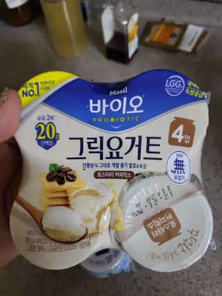 매일바이오 그릭요거트 오리지널 플레인 4개, 로스터리 커피믹스 4개 — 4점을 준 리뷰어가 2021년 12월 올린 사용 사진