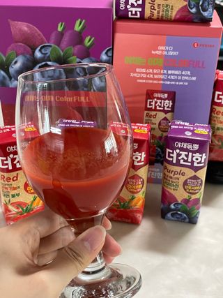 [롯데칠성] 야채듬뿍 더'진한 [롯데칠성] 야채는 이제 COLORFULL! 야채듬뿍  더 진한 레드 4개 +퍼플 4개 (총 8개) — 4.5점을 준 리뷰어가 2023년 6월 올린 사용 사진