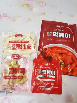 빨간키트 떡볶이 밀키트 2~3인분 매운맛 국물 떡볶이 만들기 쉬운 황금 레시피 분말 소스로 간편한 요리 — 4점을 준 리뷰어가 2021년 10월 올린 사용 사진