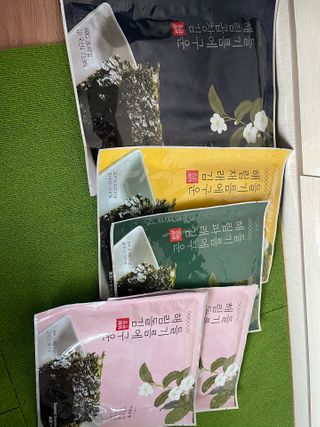 [해림맛김] 들기름에 구운 바삭바삭 김 4종 세트 + 1종 랜덤발송 총5개입 — 4.5점을 준 리뷰어가 2021년 2월 올린 사용 사진