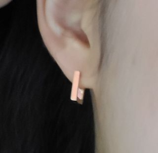 [골드앤디어] 14K 사각 네모 원터치 귀걸이_3color — 5점을 준 리뷰어가 2021년 6월 올린 사용 사진