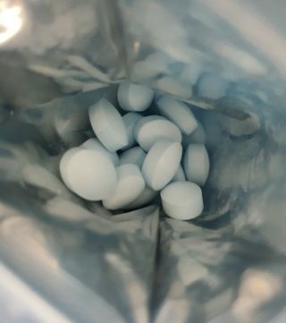 입 냄새 완화에 도움을 주는 에티켓 캔디 앳캔디 스트롱민트 — 5점을 준 리뷰어가 2021년 2월 올린 사용 사진