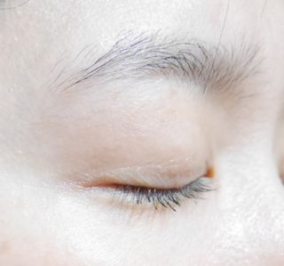 더소설 소설 블랙아이래쉬 세럼 10g(SOSEOL BLACK EYELASH SERUM 10g) — 5점을 준 리뷰어가 2023년 12월 올린 사용 사진