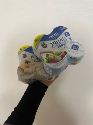 매일바이오 그릭요거트 오리지널 플레인 4개, 로스터리 커피믹스 4개 — 4점을 준 리뷰어가 2021년 12월 올린 사용 사진