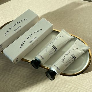 멈칫(MUMCHIT) 넥퍼퓸 NECKPERFUME 2가지 향 — 3점을 준 리뷰어가 2021년 12월 올린 사용 사진