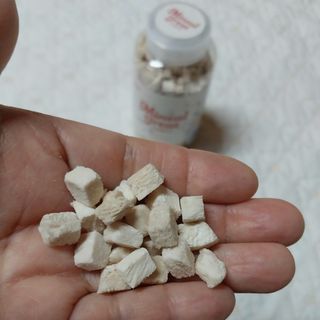 프롬씨 미네랄 소고기트릿 / 미네랄 치킨트릿 / 미네랄 북어트릿 (3가지 상품 중 랜덤 1가지 상품 랜덤 발송) — 4.5점을 준 리뷰어가 2022년 12월 올린 사용 사진
