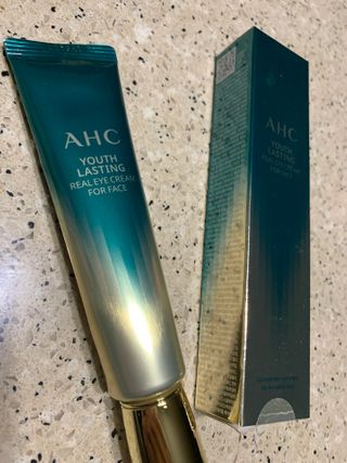 [NEW 탄력유턴 아이크림] AHC 유스 래스팅 리얼 아이크림 포 페이스 — 4.5점을 준 리뷰어가 2021년 2월 올린 사용 사진