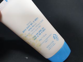 틱톡 [후르디아] 백탁NO! 화잘먹 수분광 선 에센스✨ — 5점을 준 리뷰어가 2023년 6월 올린 사용 사진