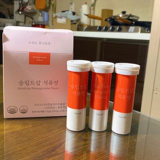 [슬림드랍 석류맛] 건기식 다이어트 보조제 겸 비타민 — 4.5점을 준 리뷰어가 2022년 2월 올린 사용 사진