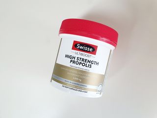 Swisse 스위스 고함량 프로폴리스 2,000mg 210정 — 5점을 준 리뷰어가 2021년 11월 올린 사용 사진