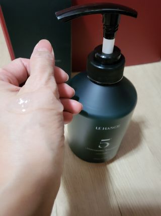 르핸스 퍼포밍 5 샴푸 비반트 포렛/베티버 포그 — 5점을 준 리뷰어가 2022년 12월 올린 사용 사진