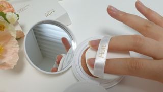 위뜨 글로시 레이어 쿠션 — 5점을 준 리뷰어가 2022년 6월 올린 사용 사진