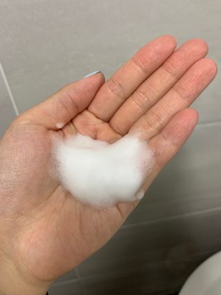아미퓨어 [라이브] 피부장벽 강화를 위한 머랭 버블 클렌저 천연계면활성제로 온가족 사용가능 — 5점을 준 리뷰어가 2021년 6월 올린 사용 사진